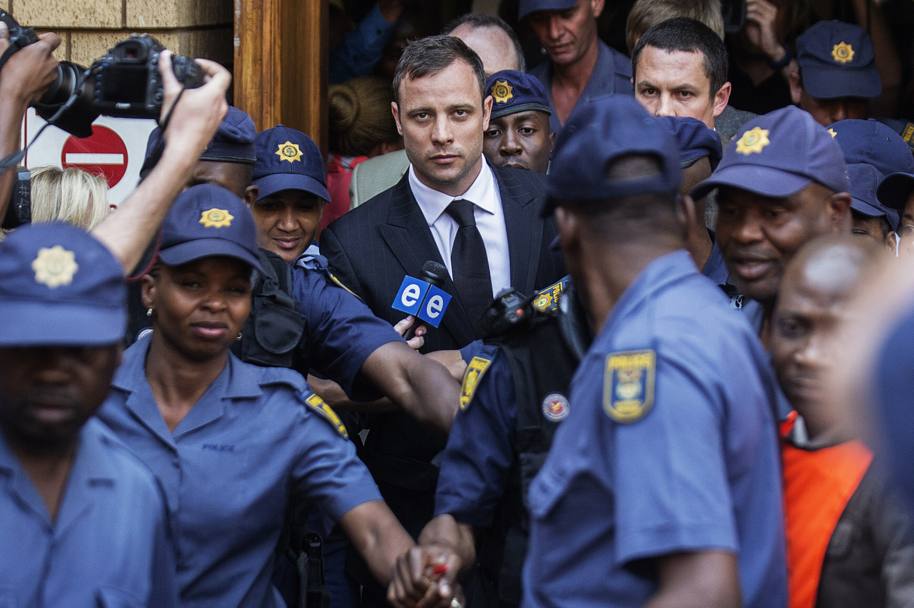 Pistorius all’uscita dal tribunale. AFP